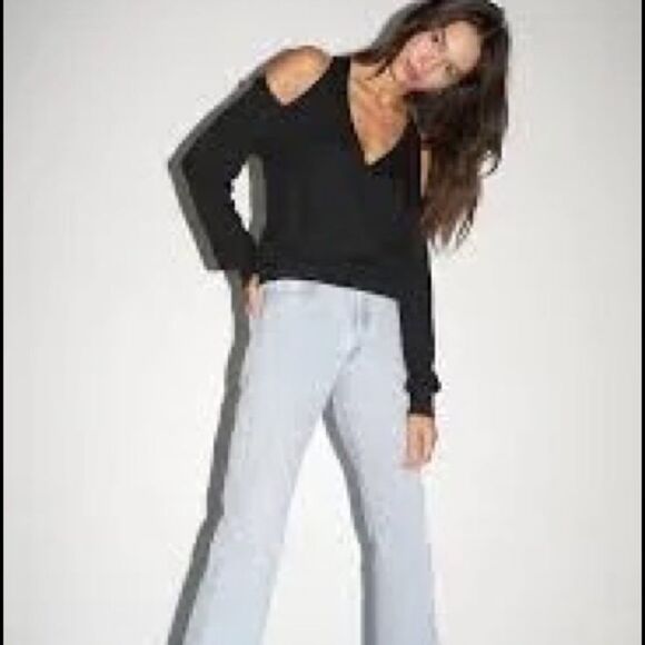 Cooper & Ella NWOT Cold Shoulder V Neck Long Sleeve Layered Blouse in Ivory. - Picture 1 of 8